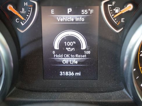Certified 2023 Jeep Gladiator Sport AWD/4WD image 7