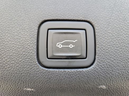 Used 2023 Cadillac Escalade Premium Luxury w/ LPO, Radiant Package image 9