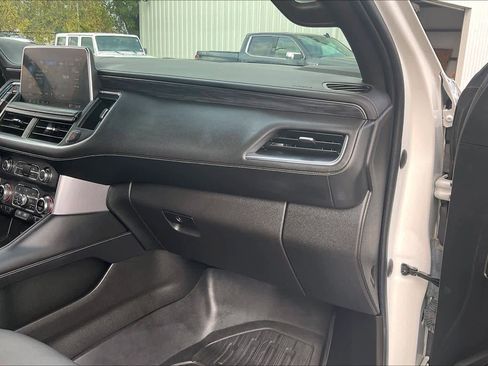 Used 2021 GMC Yukon XL SLT w/ SLT Premium Package image 16