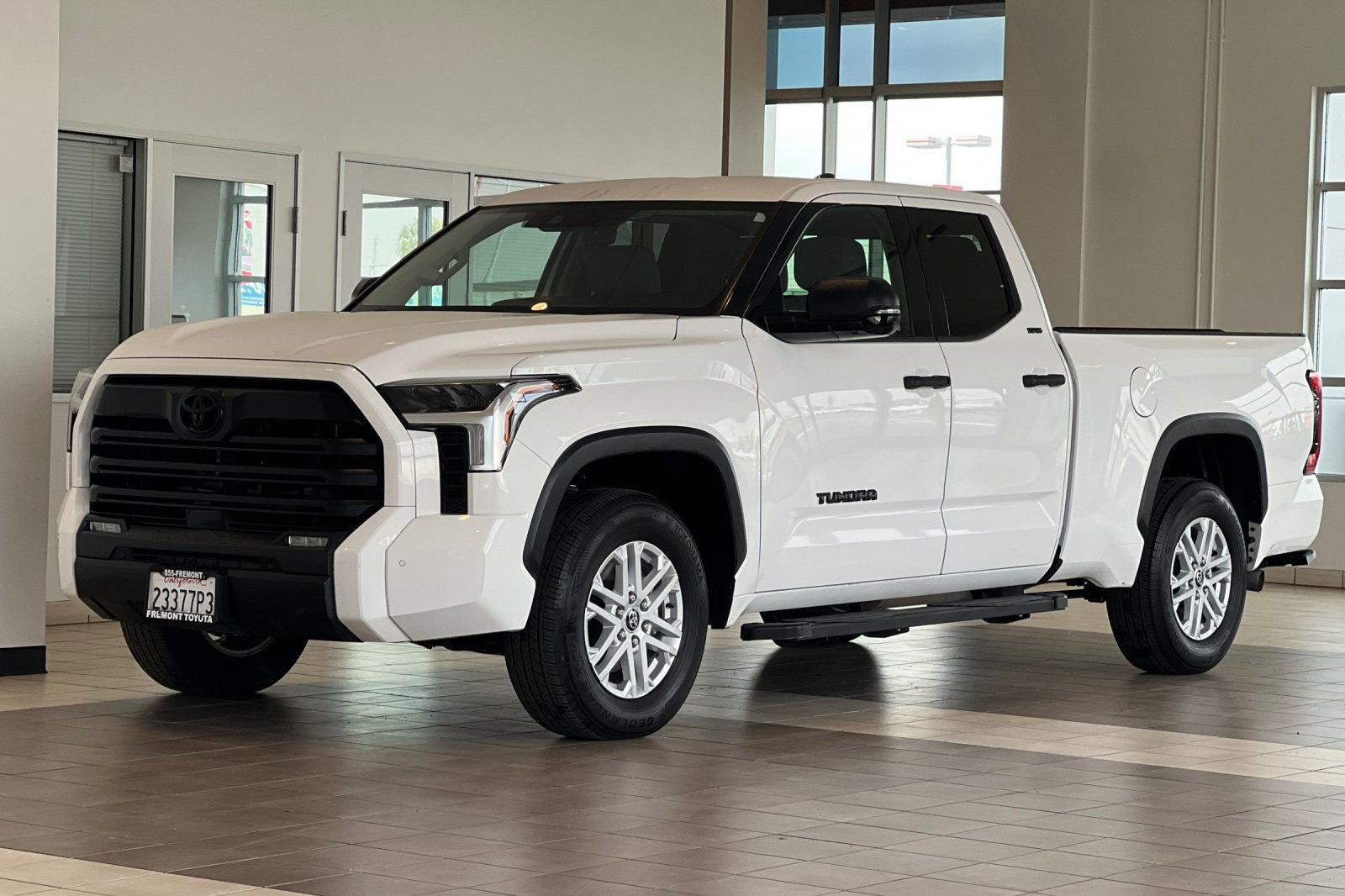 Used 2022 Toyota Tundra SR5 w/ SR5 Convenience Package RWD image 8
