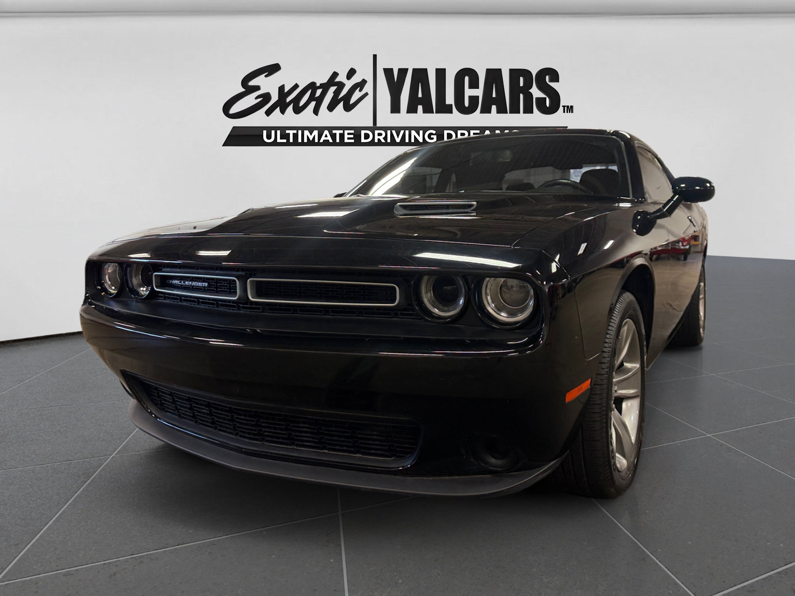 Used 2019 Dodge Challenger SXT RWD image 9