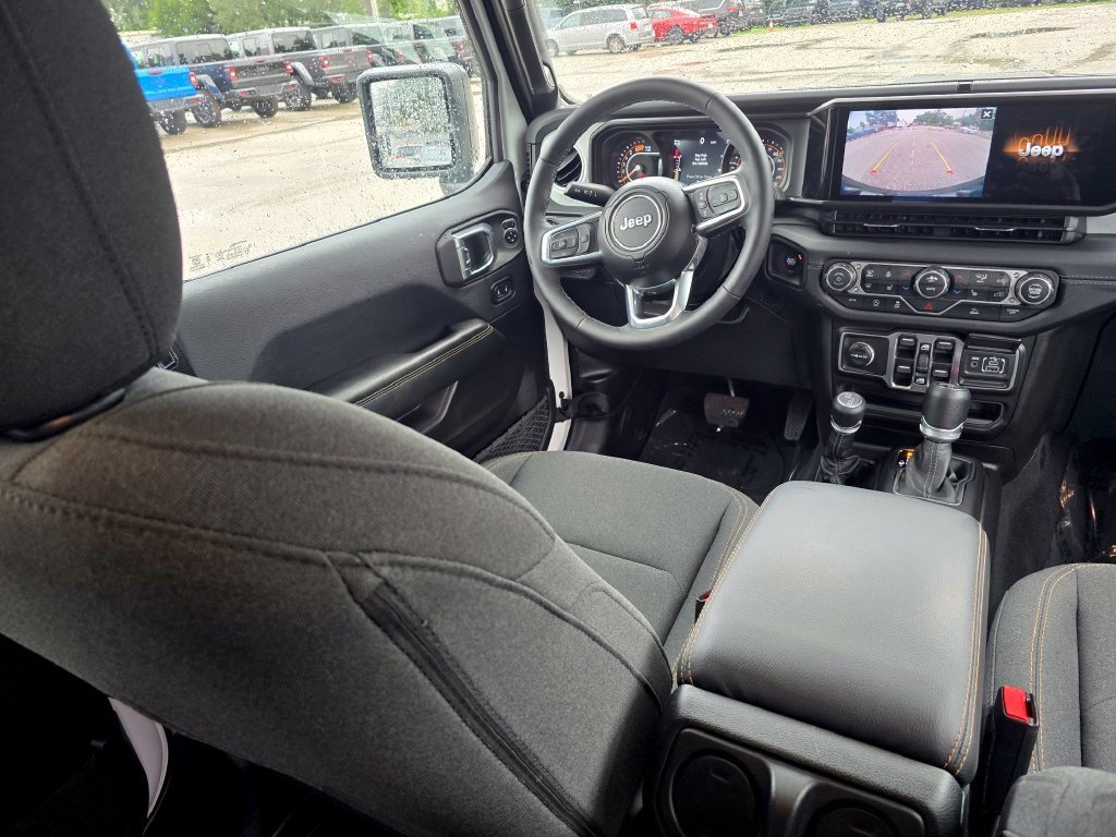 Used 2026 Jeep Wrangler Unlimited Sahara AWD/4WD image 33
