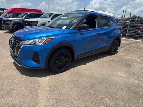 Used 2024 Nissan Kicks S FWD image 3