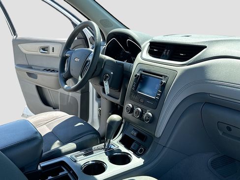 Used 2017 Chevrolet Traverse LS FWD image 5