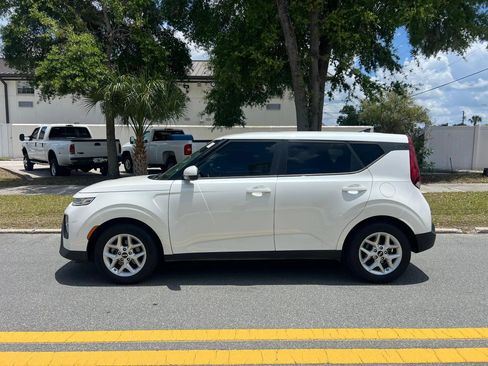 Used 2021 Kia Soul S FWD image 3