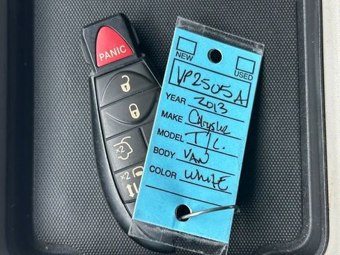 Used 2013 Chrysler Town & Country Touring image 35