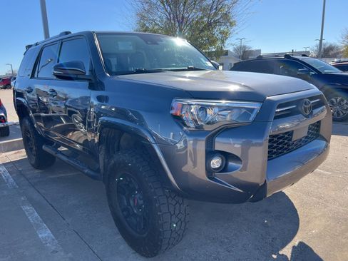 Used 2022 Toyota 4Runner SR5 Premium image 3
