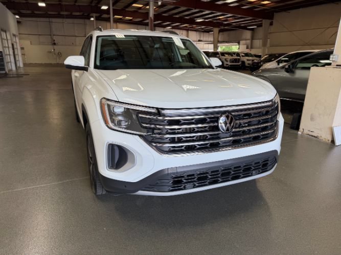 Used 2025 Volkswagen Atlas SE FWD image 6