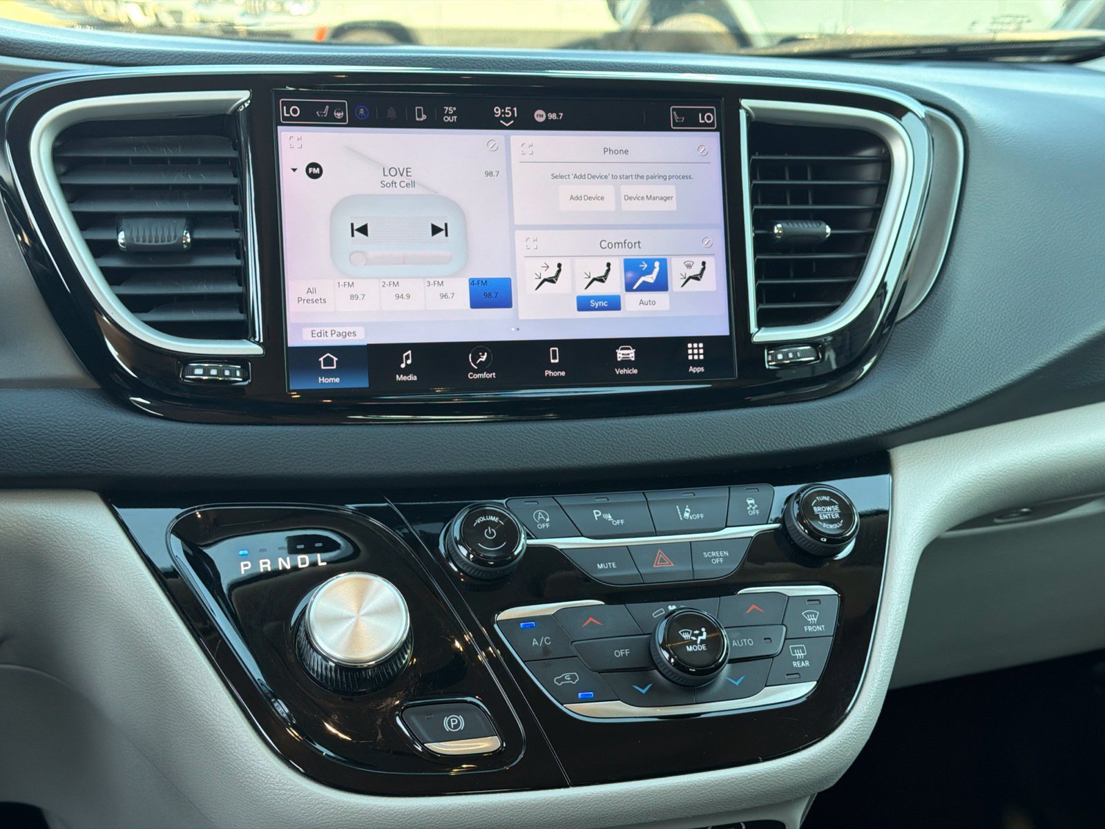 Used 2024 Chrysler Pacifica Touring-L FWD image 21