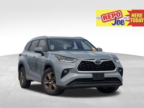 Used 2023 Toyota Highlander Bronze Edition image 1