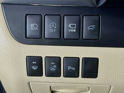 Used 2019 Toyota Highlander Limited Platinum FWD image 10