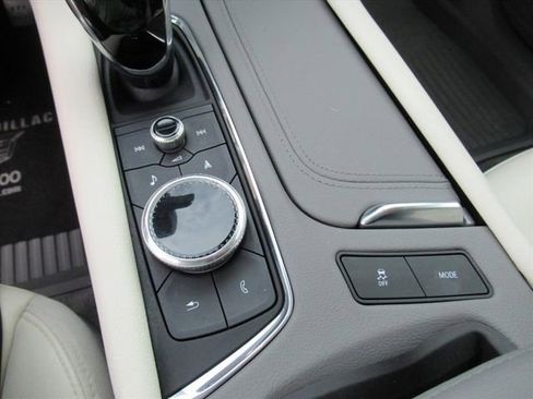 Used 2020 Cadillac XT6 Premium Luxury AWD/4WD image 31