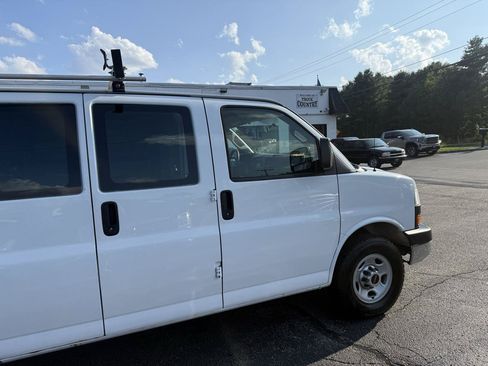 Used 2016 GMC Savana 2500 RWD image 10