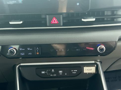 New 2026 Kia Carnival EX FWD image 25