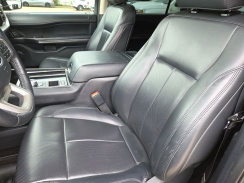 Used 2022 Ford Expedition XLT image 5