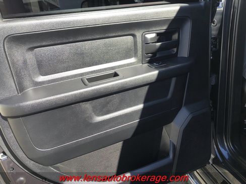 Used 2018 RAM 2500 Tradesman w/ Chrome Appearance Group image 17