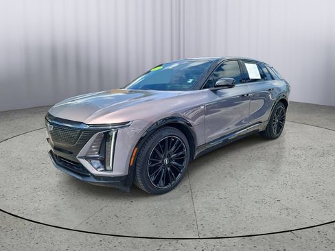 Used 2024 Cadillac Lyriq Sport AWD/4WD image 5