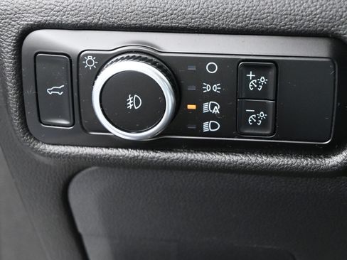 Used 2023 Ford Explorer XLT w/ Equipment Group 202A AWD/4WD image 21