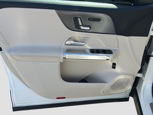 Used 2021 Mercedes-Benz GLB 250 image 22