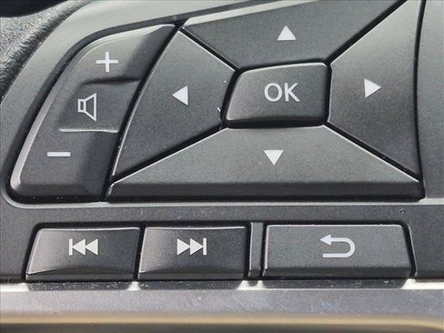 Used 2024 Nissan Sentra SV FWD image 11