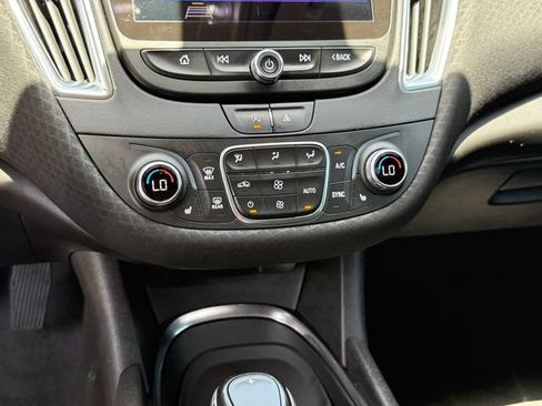 Used 2020 Chevrolet Malibu LT FWD image 17