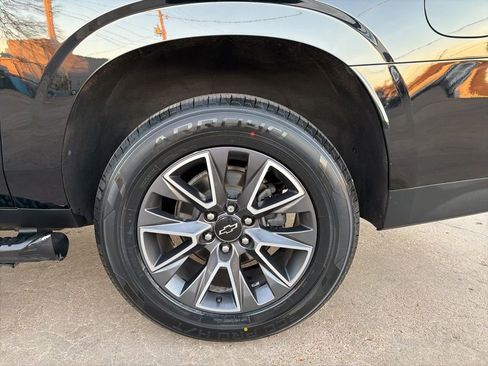 Used 2021 Chevrolet Suburban Z71 w/ Z71 Signature Package image 33