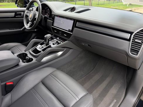 Used 2020 Porsche Cayenne Turbo AWD/4WD image 21