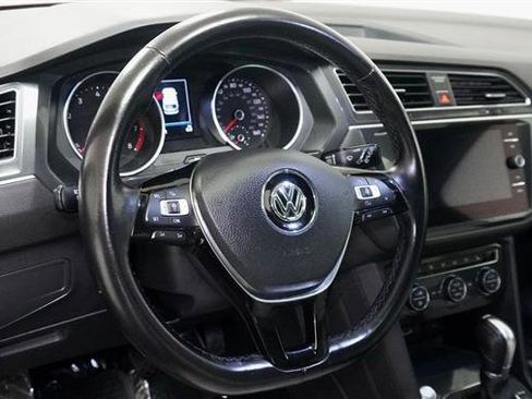 Used 2018 Volkswagen Tiguan SEL image 11