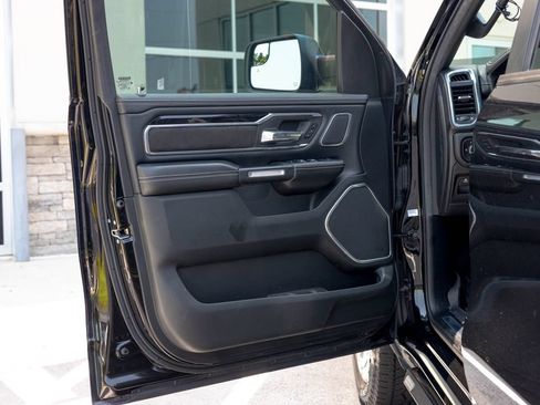 Used 2019 RAM 1500 Laramie AWD/4WD image 18