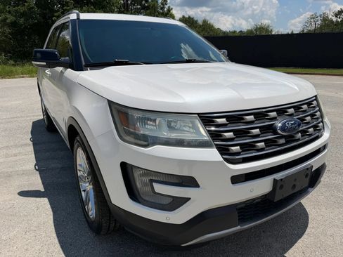 Used 2016 Ford Explorer XLT w/ Equipment Group 202A FWD image 7