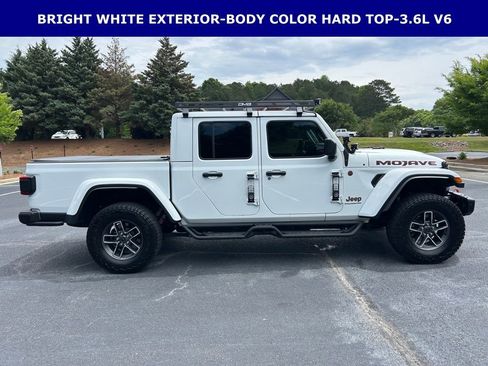 Used 2025 Jeep Gladiator Mojave AWD/4WD image 11