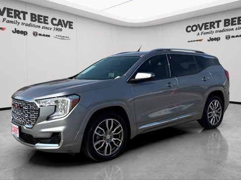Used 2024 GMC Terrain Denali w/ Denali Premium Package image 3