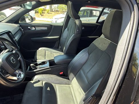 Used 2022 Volvo XC40 P8 Recharge Plus AWD/4WD image 17