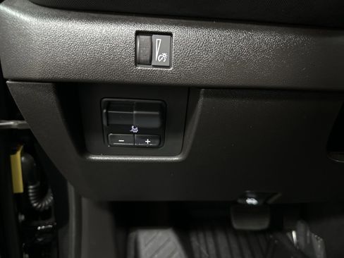 Used 2025 Chevrolet Colorado Z71 w/ Midnight Edition image 34