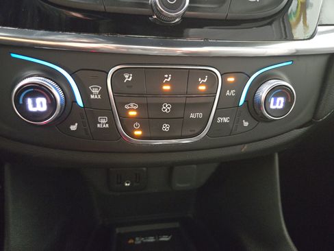 Certified 2023 Chevrolet Traverse LT FWD image 27