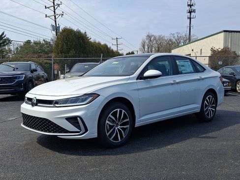 New 2026 Volkswagen Jetta SE FWD image 2