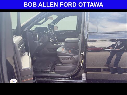 Used 2024 GMC Sierra 1500 AT4 w/ Technology Package AWD/4WD image 21