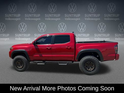 Used 2021 Toyota Tacoma TRD Off-Road w/ Technology Package AWD/4WD image 3