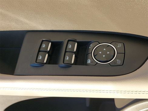 Used 2022 Lincoln Nautilus Standard w/ Premium Package image 24