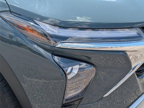 Used 2025 Chevrolet Trax LT FWD image 5