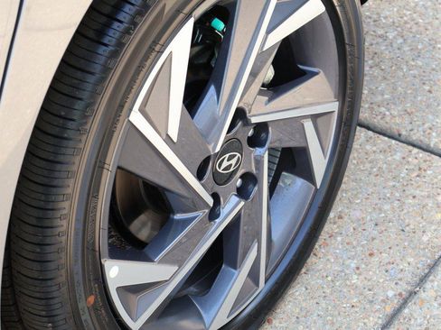 New 2025 Hyundai Elantra Limited image 41