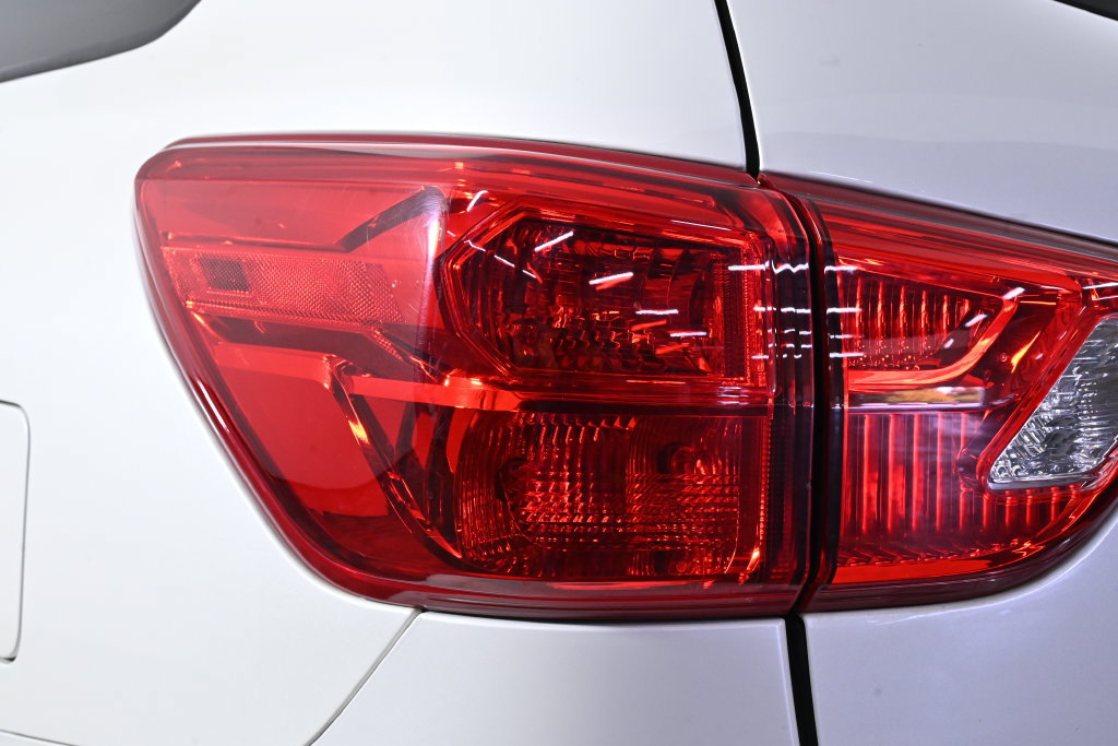 Used 2019 Nissan Pathfinder SL w/ SL Premium Package AWD/4WD image 11