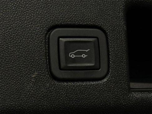 Used 2018 Chevrolet Equinox Premier image 26