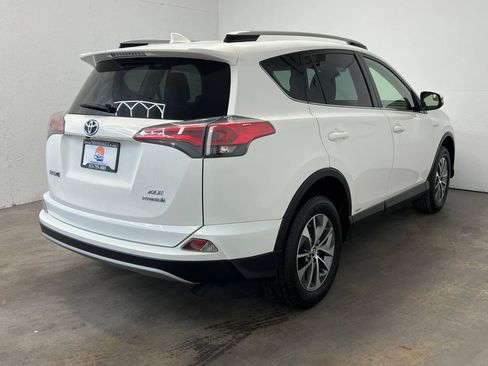 Used 2017 Toyota RAV4 XLE AWD/4WD image 6