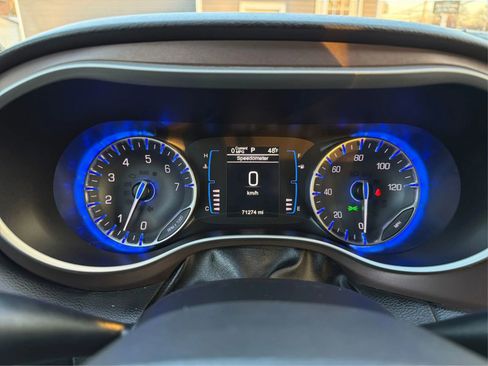 Used 2017 Chrysler Pacifica Touring-L w/ Tire & Wheel Group image 20