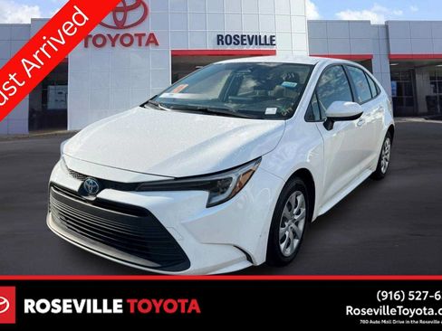 Used 2023 Toyota Corolla LE FWD image 1