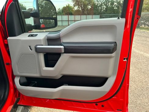 Used 2019 Ford F250 XLT w/ XLT Premium Package AWD/4WD image 44