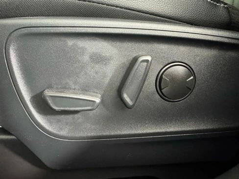 Used 2025 Ford Escape Platinum w/ Premium Technology Package AWD/4WD image 35