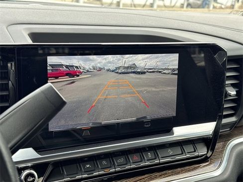 Used 2022 GMC Sierra 1500 SLE w/ X31 Off-Road Package image 18