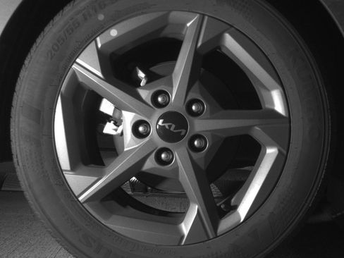 Used 2025 Kia K4 LXS image 15